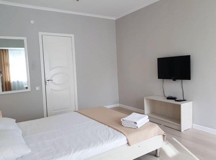 Sky Hotel Biskek Kültér fotó