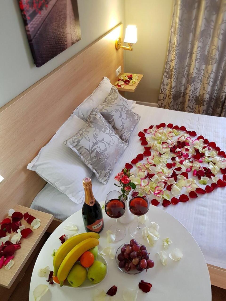 Sky Hotel Biskek Kültér fotó